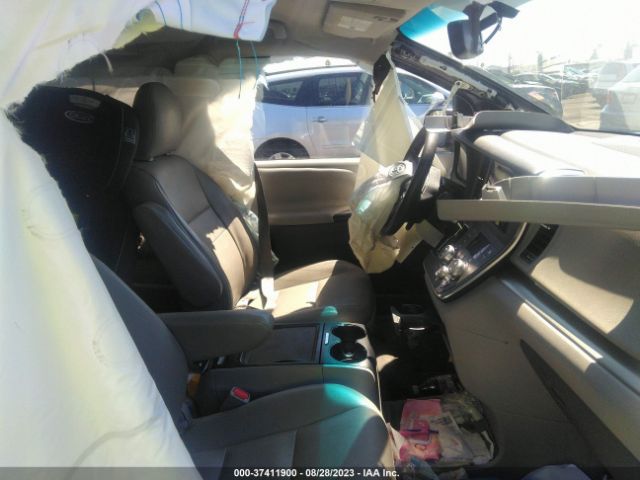 5TDKK3DC5FS658721 Toyota SIENNA LE