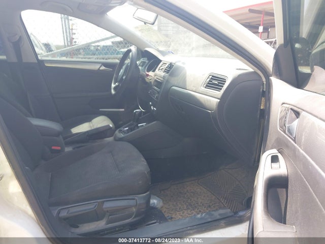 3VWD17AJ2FM256979 Volkswagen Jetta Sedan 1.8t Se