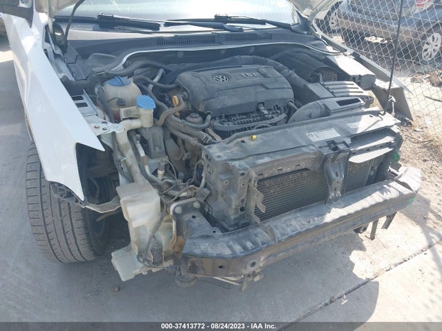 3VWD17AJ2FM256979 Volkswagen Jetta Sedan 1.8t Se