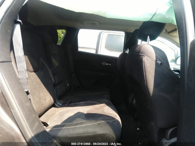 1C4PJLCB4GW107893 Jeep Cherokee Latitude