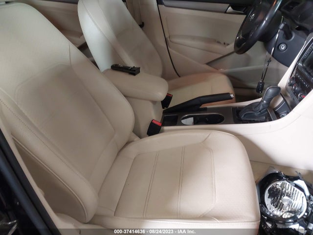 1VWBS7A39EC044022 Volkswagen Passat Se W/sunroof