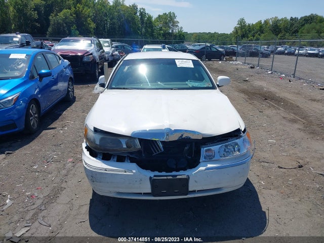 2000 LINCOLN TOWN CAR SIGNATURE VIN: 1LNHM82W4YY769505