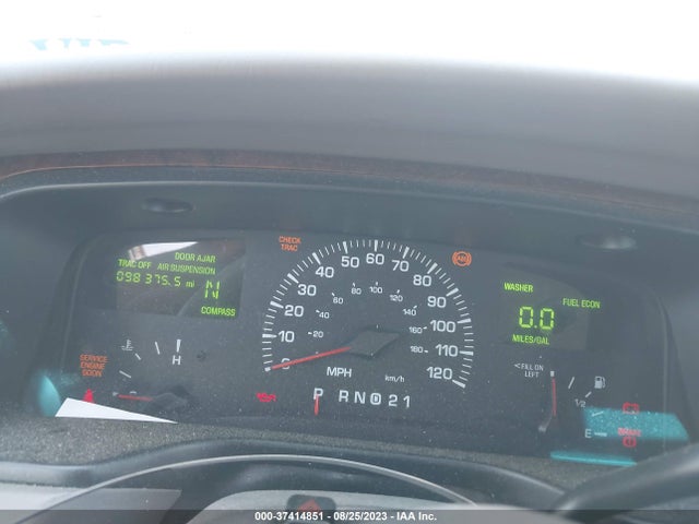 2000 LINCOLN TOWN CAR SIGNATURE VIN: 1LNHM82W4YY769505