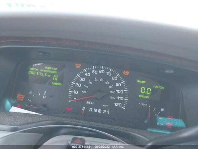 2000 LINCOLN TOWN CAR SIGNATURE VIN: 1LNHM82W4YY769505