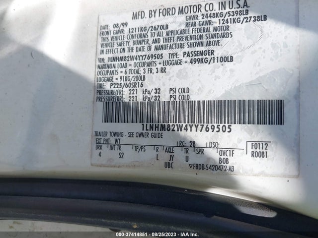 2000 LINCOLN TOWN CAR SIGNATURE VIN: 1LNHM82W4YY769505