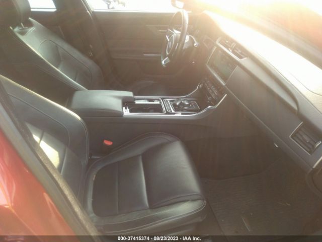 2017 JAGUAR XF SAJBF4BV9HCY47618 Photo 4