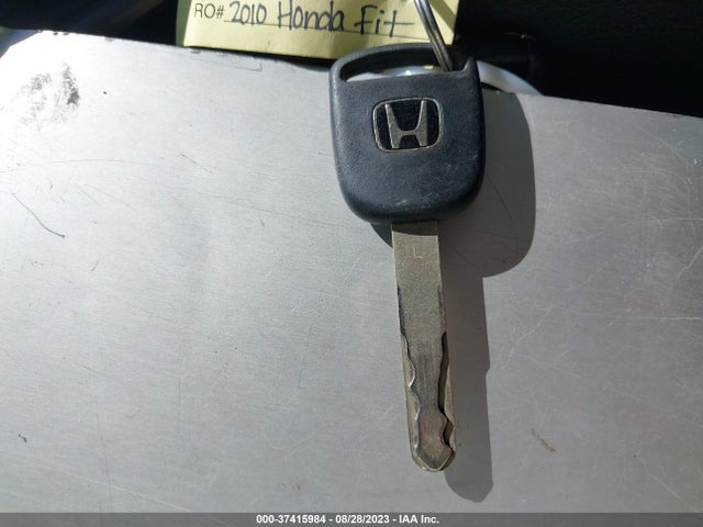 2010 HONDA FIT VIN: JHMGE8H24AC016835