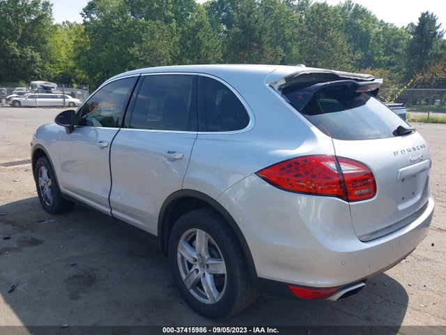 2012 PORSCHE CAYENNE WP1AB2A20CLA49484 Photo 2
