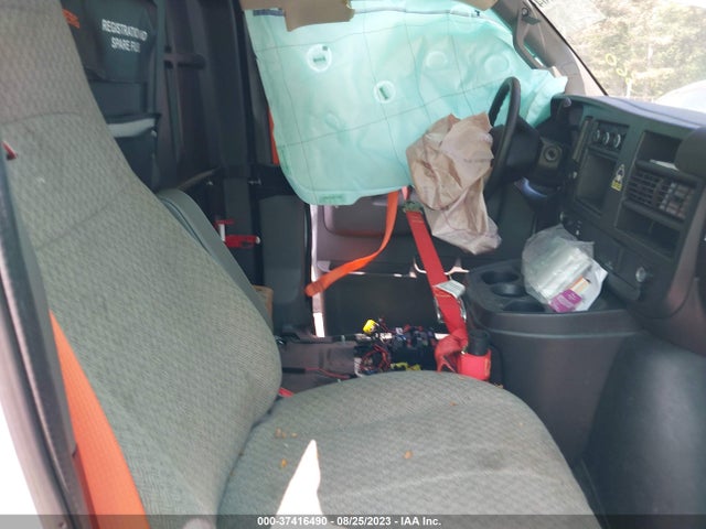 Chevrolet EXPRESS CARGO VAN 2020 1GCWGAF15L1258105 Image 5