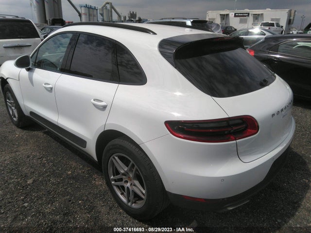 2018 PORSCHE MACAN WP1AA2A53JLB02835 Photo 2