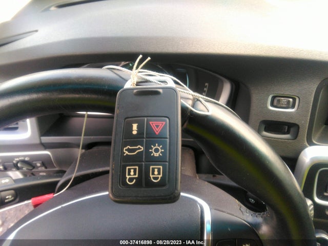 2015 Volvo V60, VIN: YV140MEB4F1207538