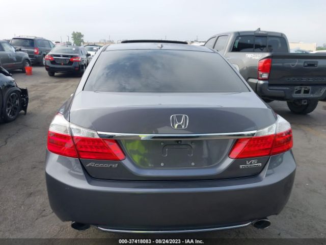 1HGCR3F90FA032512 Honda Accord Sedan Touring