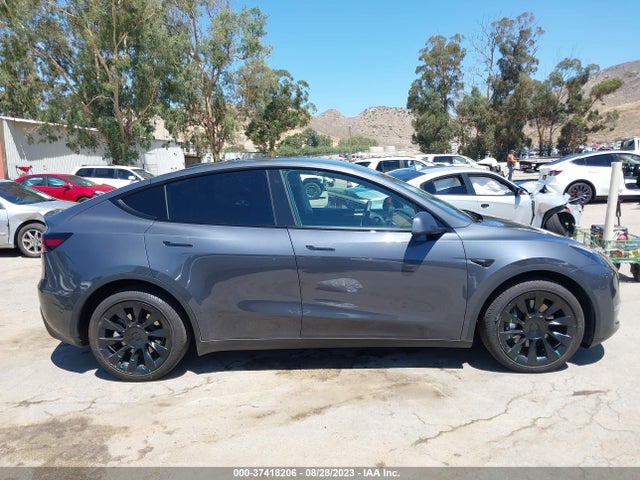 Tesla Model Y Long Range 2022 7SAYGDEE4NF558410 Image 4