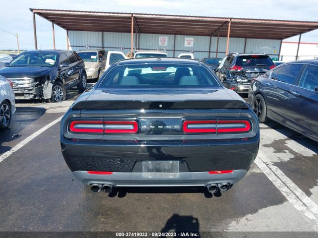2C3CDZAG0JH327727 Dodge Challenger Sxt