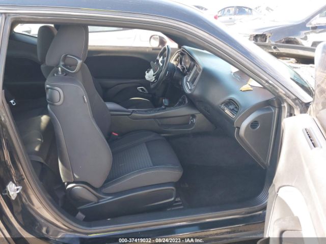 2C3CDZAG0JH327727 Dodge Challenger Sxt
