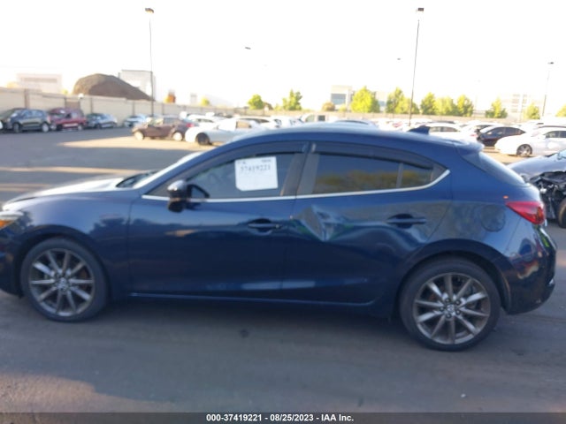 2018 MAZDA MAZDA3 5-DOOR GRAND TOURING VIN: 3MZBN1M33JM273174