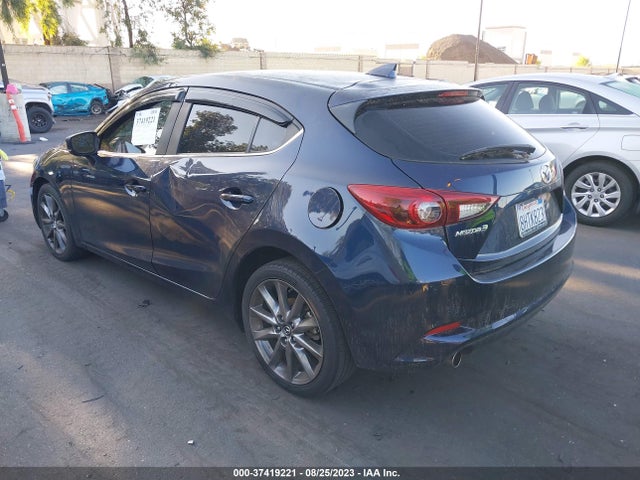 2018 MAZDA MAZDA3 5-DOOR GRAND TOURING VIN: 3MZBN1M33JM273174
