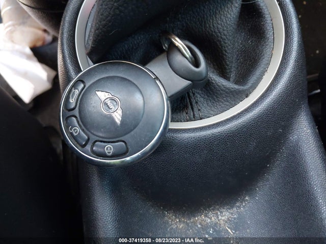 2011 MINI COOPER HARDTOP S VIN: WMWSV3C50BTY12206