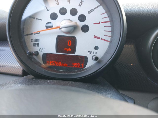 2011 MINI COOPER HARDTOP S VIN: WMWSV3C50BTY12206