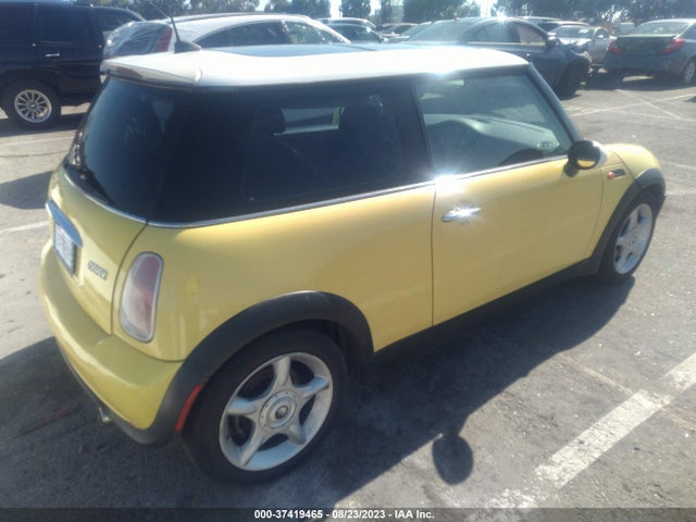2005 MINI COOPER HARDTOP VIN: WMWRC33465TJ68744