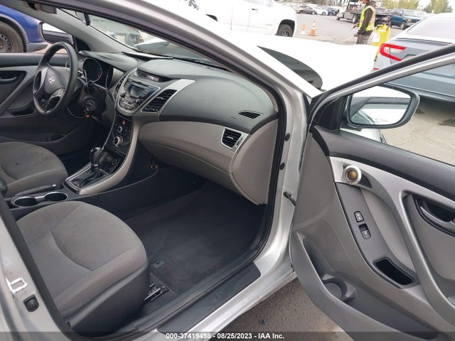 2016 HYUNDAI ELANTRA SE VIN: 5NPDH4AE7GH696705