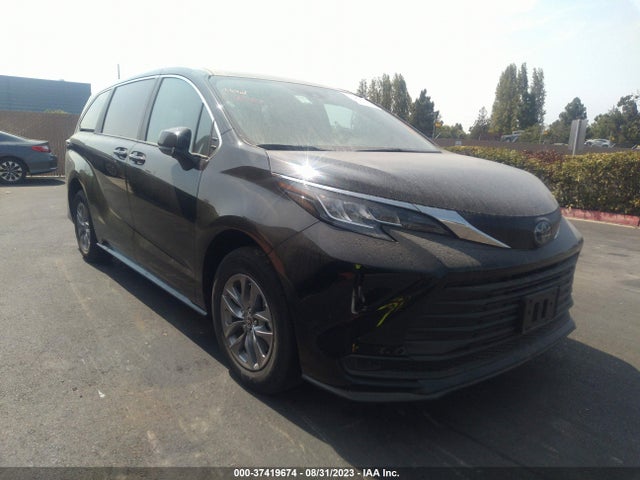 Toyota SIENNA LE 2023 5TDKRKEC6PS154815 Image 1