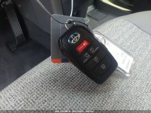 Toyota SIENNA LE 2023 5TDKRKEC6PS154815 Image 3