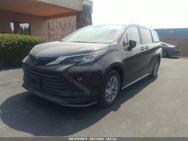 Toyota SIENNA LE 2023 5TDKRKEC6PS154815 Image 2