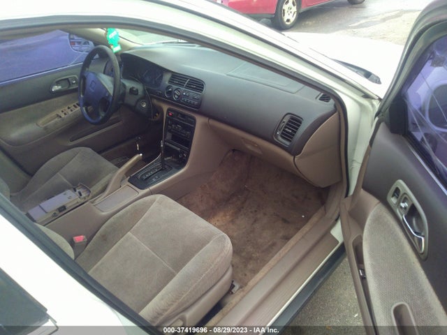 1996 HONDA ACCORD LX/EX VIN: 1HGCD5631TA107641