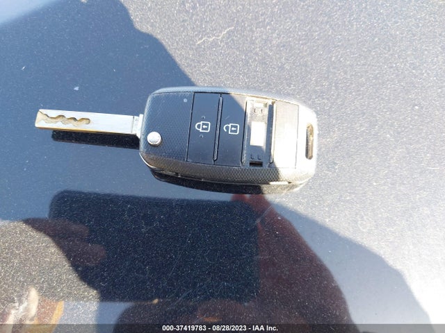 KIA Optima Lx 2017 5XXGT4L35HG137402 Image 3