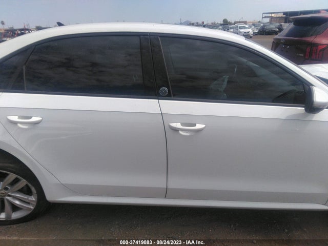 1VWLA7A37KC008624 Volkswagen Passat 2.0t Wolfsburg Edition