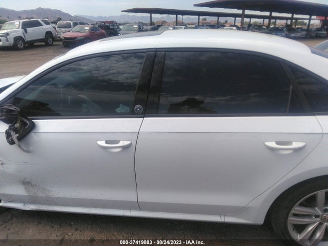 1VWLA7A37KC008624 Volkswagen Passat 2.0t Wolfsburg Edition