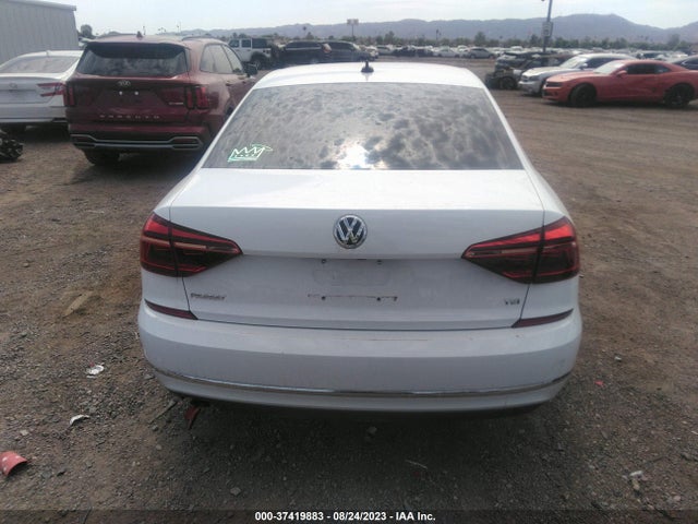 1VWLA7A37KC008624 Volkswagen Passat 2.0t Wolfsburg Edition