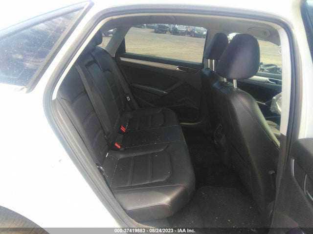 1VWLA7A37KC008624 Volkswagen Passat 2.0t Wolfsburg Edition