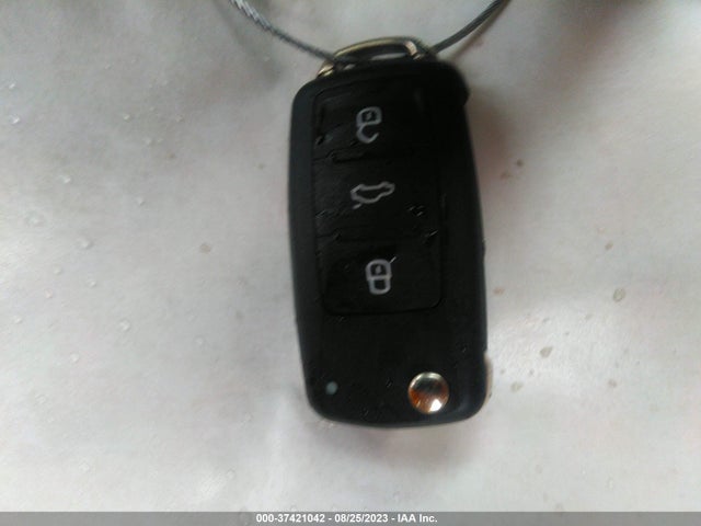 1VWAT7A35EC114379 Volkswagen Passat Wolfsburg Ed