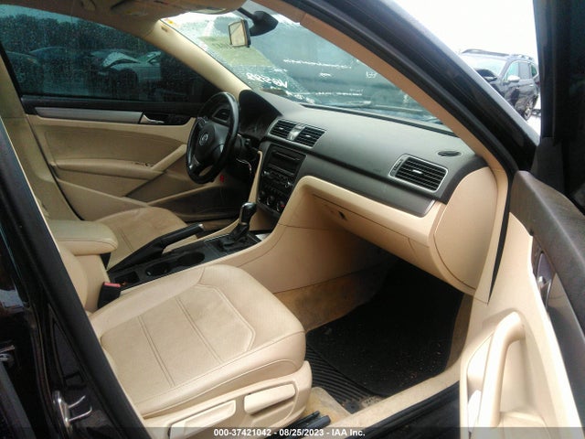 1VWAT7A35EC114379 Volkswagen Passat Wolfsburg Ed
