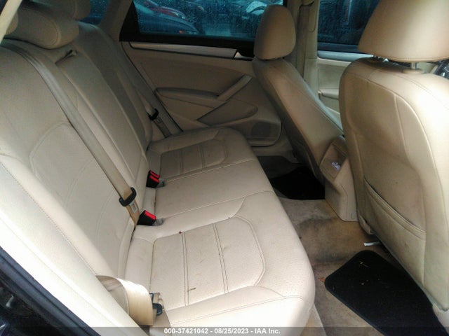 1VWAT7A35EC114379 Volkswagen Passat Wolfsburg Ed