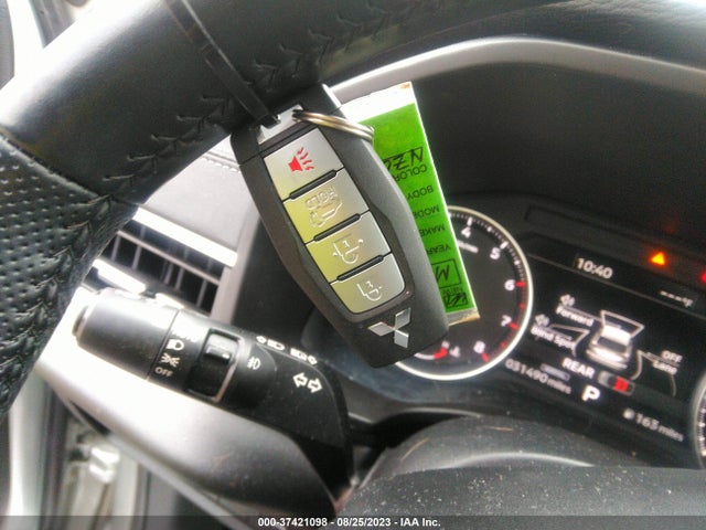 JA4J4UA80NZ021304 Mitsubishi Outlander Se
