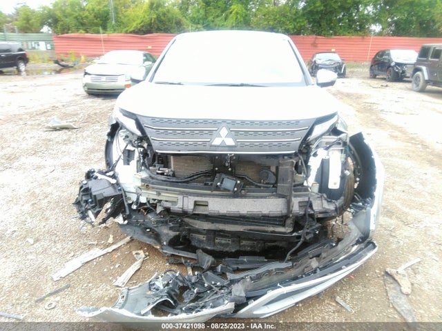 JA4J4UA80NZ021304 Mitsubishi Outlander Se