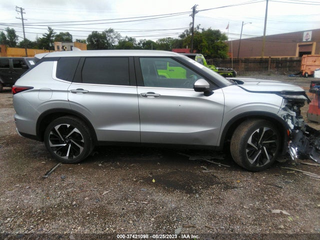 JA4J4UA80NZ021304 Mitsubishi Outlander Se