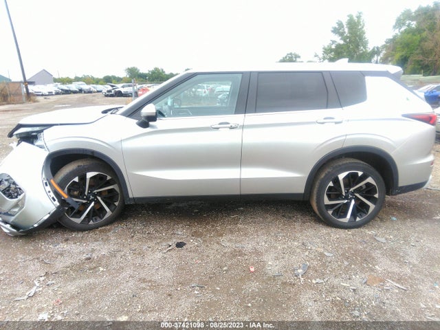 JA4J4UA80NZ021304 Mitsubishi Outlander Se