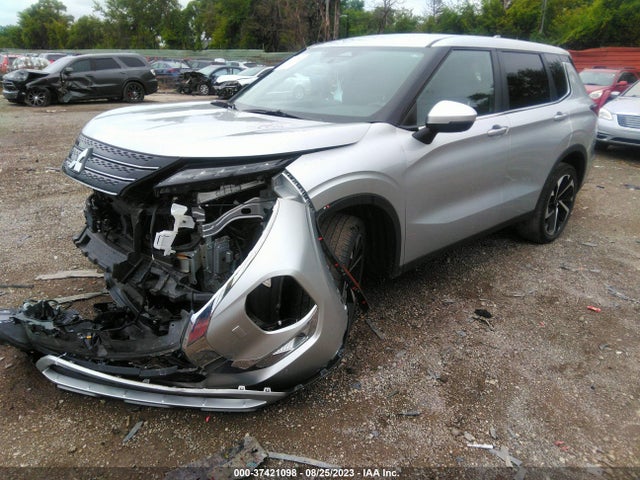 JA4J4UA80NZ021304 Mitsubishi Outlander Se