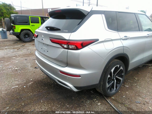 JA4J4UA80NZ021304 Mitsubishi Outlander Se