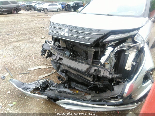 JA4J4UA80NZ021304 Mitsubishi Outlander Se