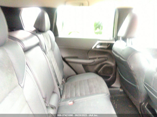 JA4J4UA80NZ021304 Mitsubishi Outlander Se