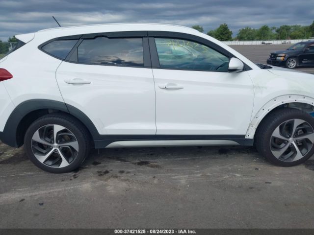 KM8J3CA25HU365710 Hyundai Tucson Sport