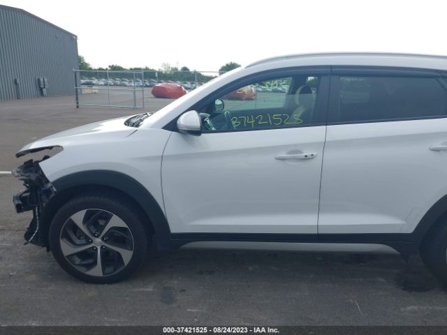 KM8J3CA25HU365710 Hyundai Tucson Sport
