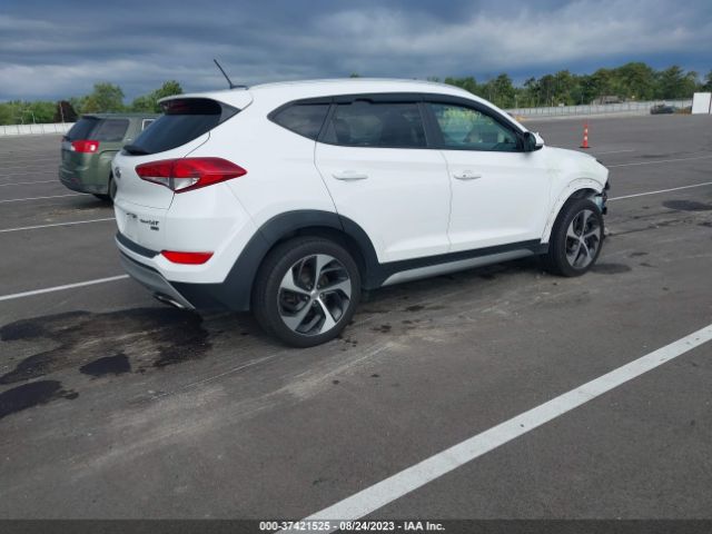 KM8J3CA25HU365710 Hyundai Tucson Sport