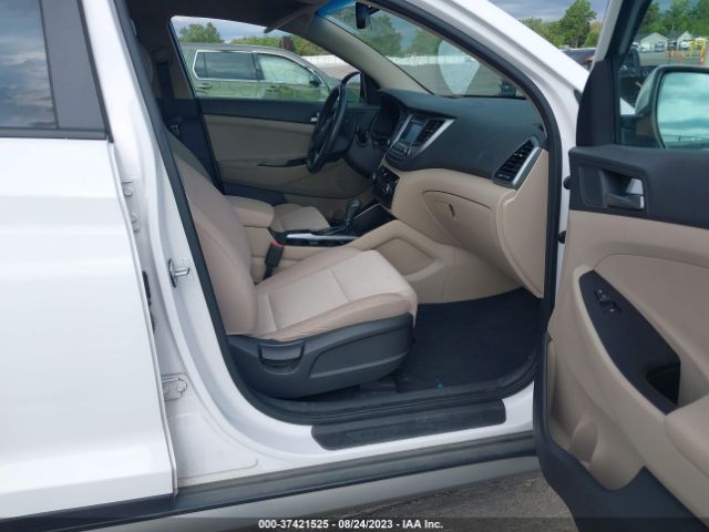 KM8J3CA25HU365710 Hyundai Tucson Sport