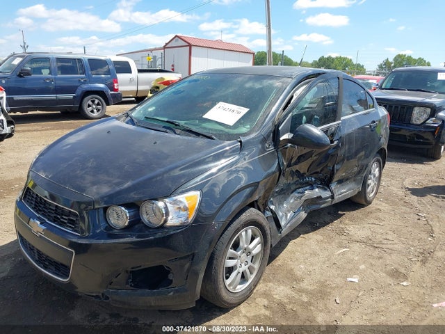 Chevrolet SONIC LT 2014 1G1JC5SH5E4110451 Image 2